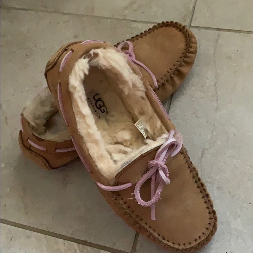 NWOT Ugg chestnut slippers